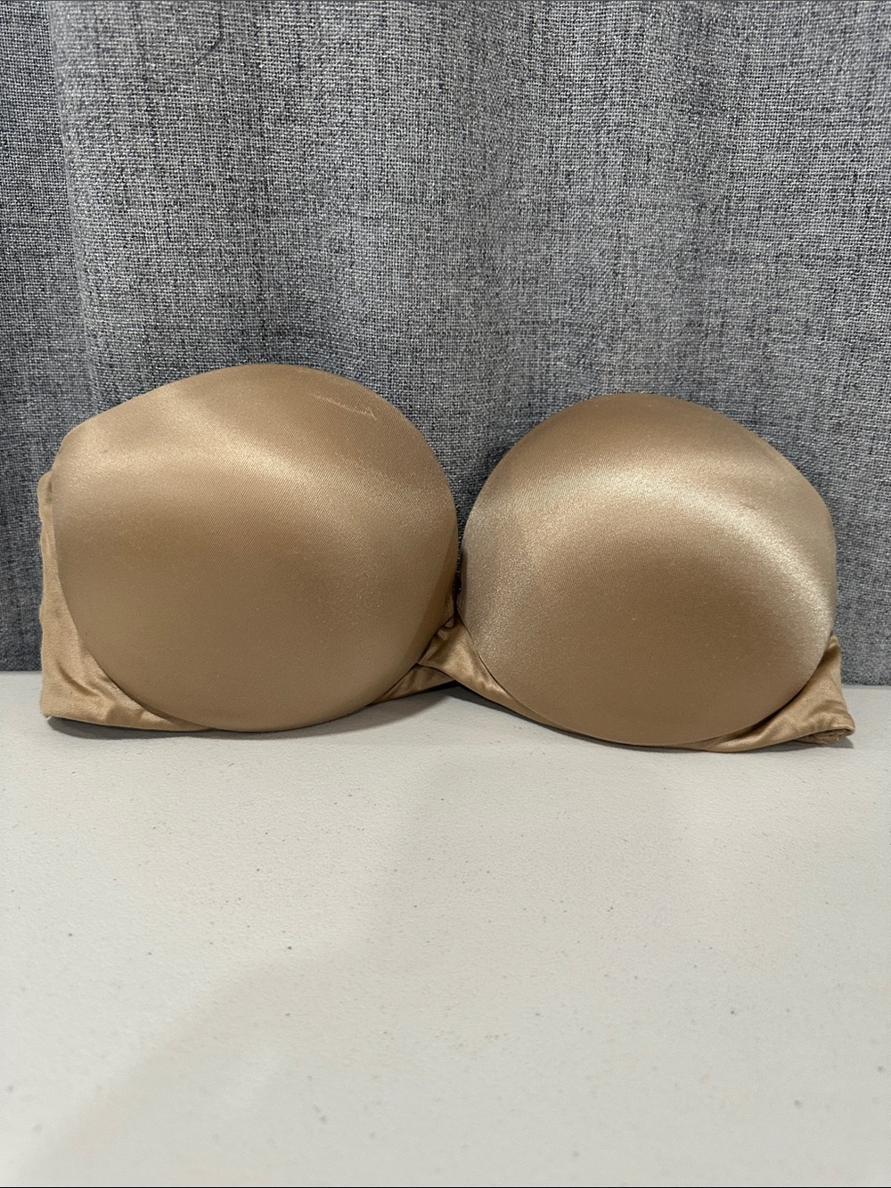 Maidenform Strapless Smooth Molded Nude Bra. Size 36C